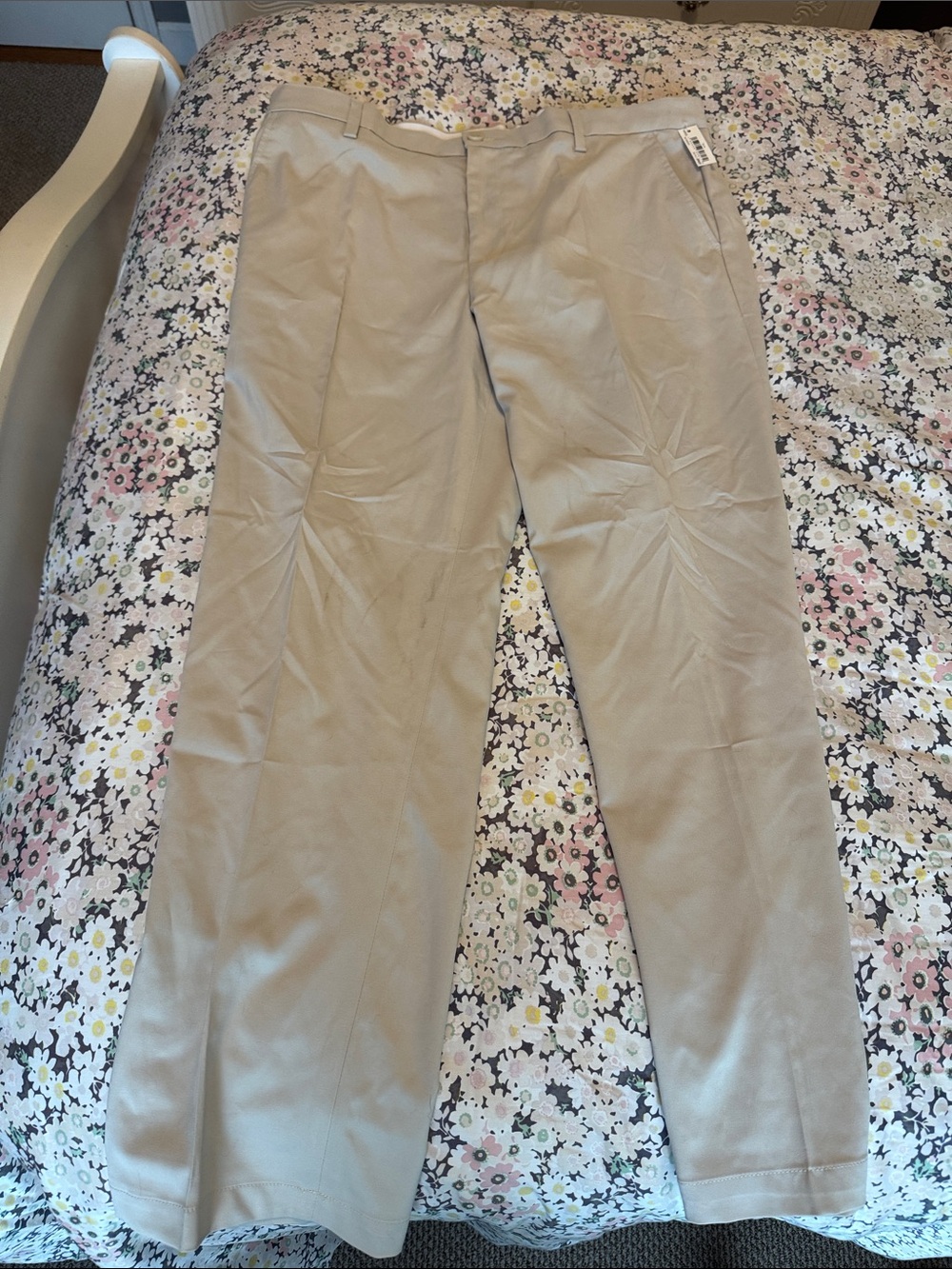 Amazon Essentials Men's Chino Pants in Light Khaki